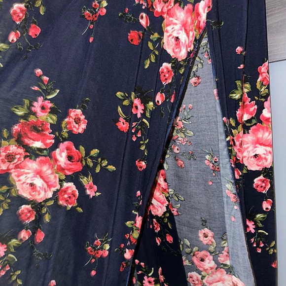 Lularoe floral blue and pink large joy NWOT - Picture 4 of 8